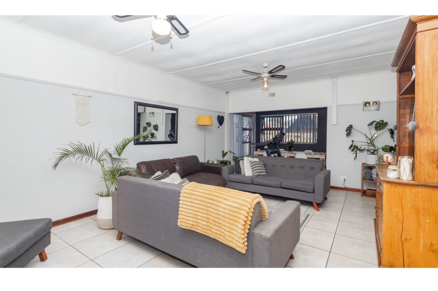 5 Bedroom Property for Sale in Avondale Western Cape